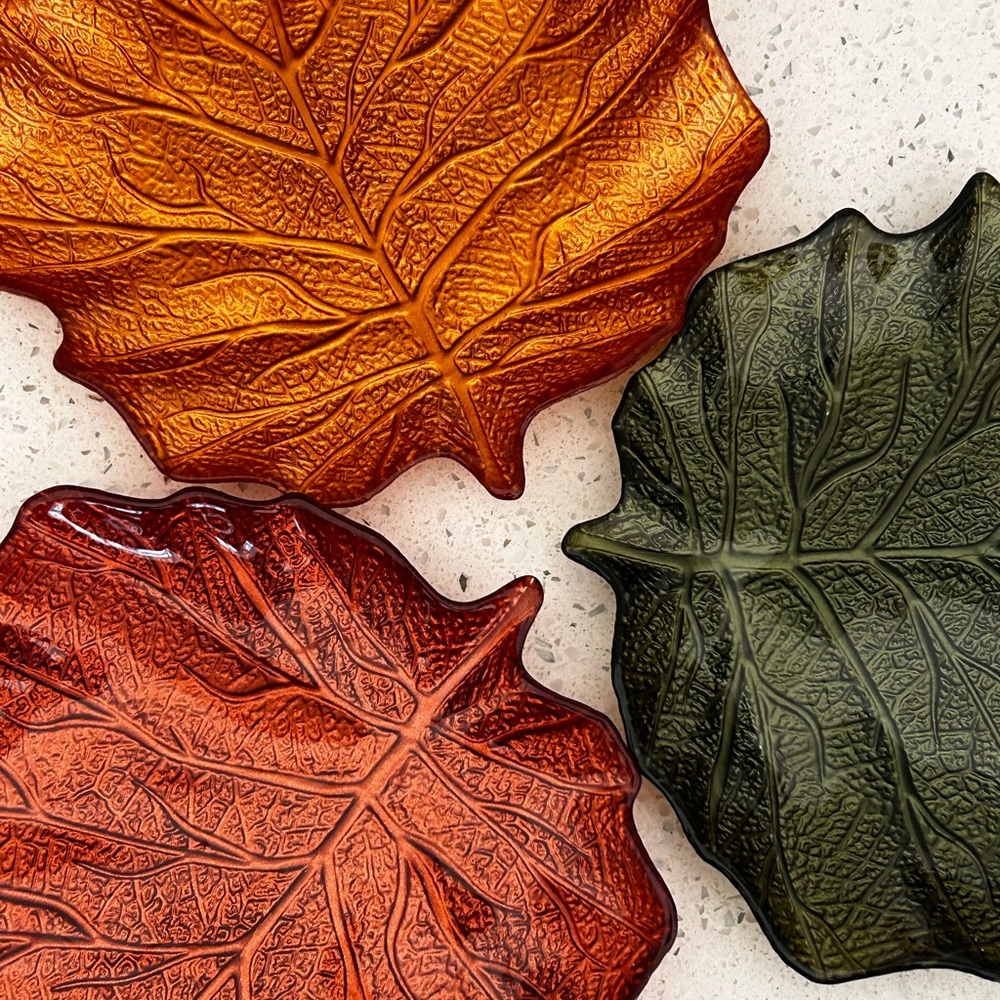 Leaf-Shaped Decorative Plates